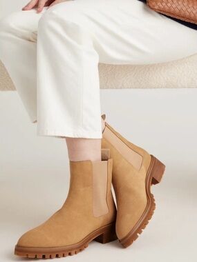 QUINCE Italian Suede Chelsea Boot Desert Tan Minimalist Size 9 Womens Classic